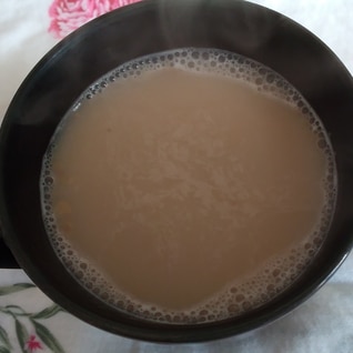 たんぽぽ茶の豆乳ミルクティー。味噌入り♪